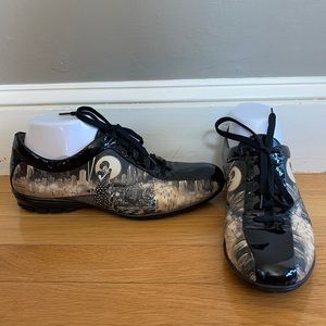 Jeon Wearable Art “Chicago Nights” Shoes